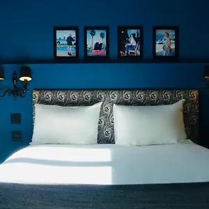 Noir 3*, Paris France